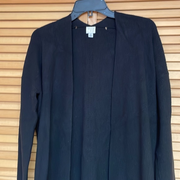 This is a long black sweater, no buttons.              a.n.d. e a w y size S - Picture 3 of 7